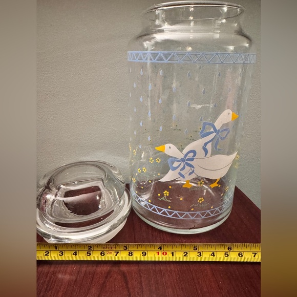 Vintage "Ribbon Geese" Large Glass Kitchen Canister with Lid - Picture 5 of 5